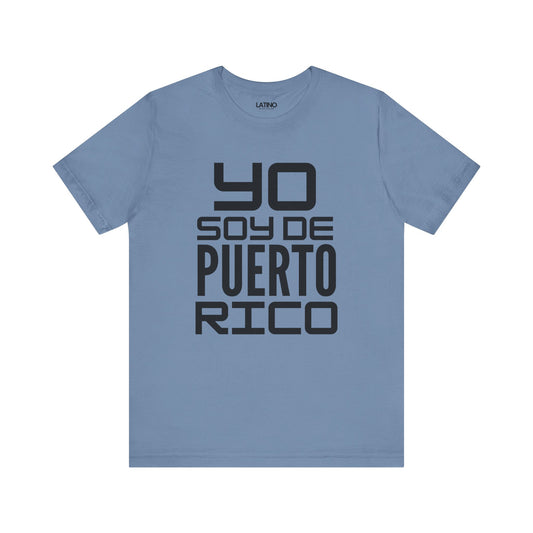 A gray t-shirt with the text 'YO SOY DE PUERTO RICO' printed in large black letters.