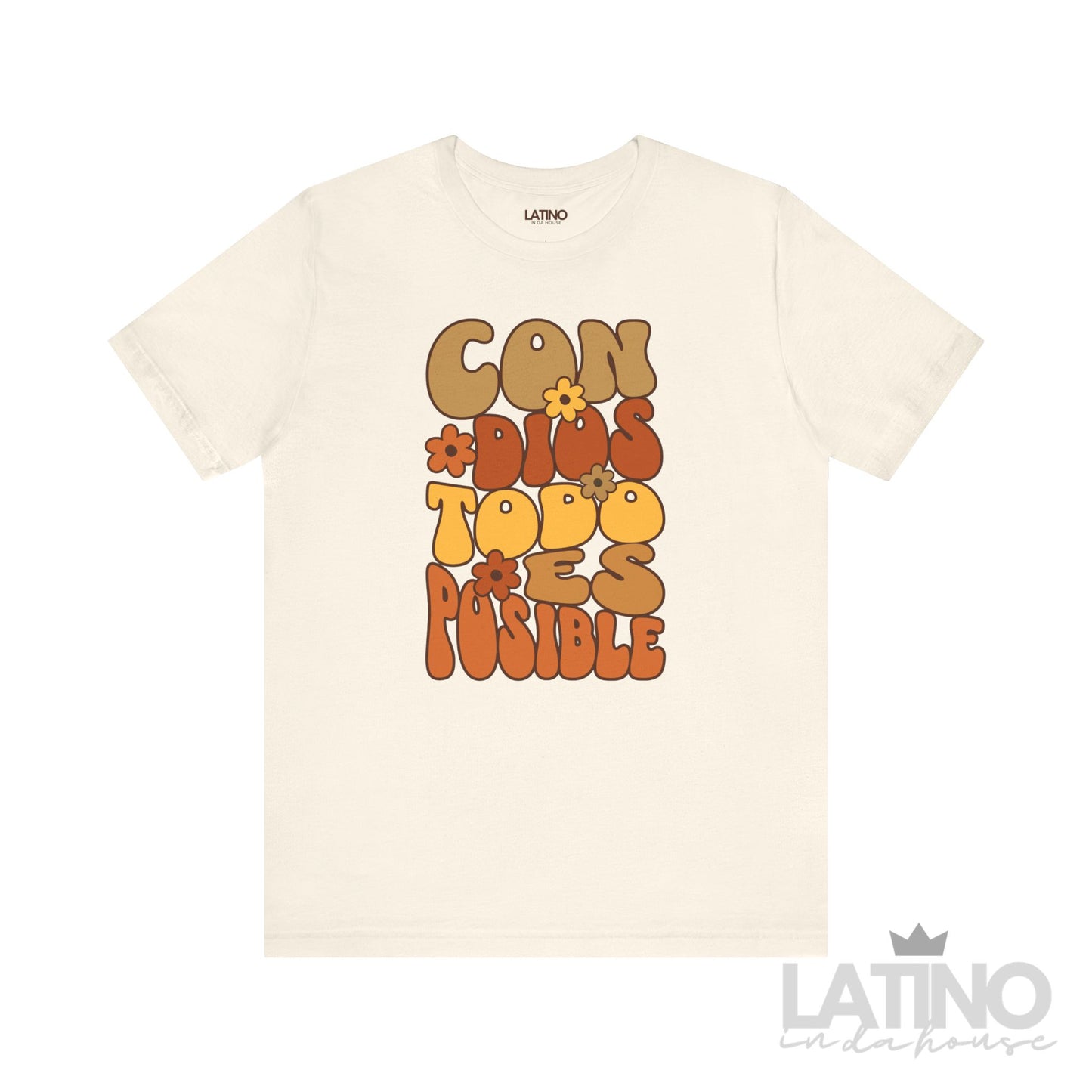 Natural color T-shirt with retro floral typography reading “Con Dios Todo Es Posible” in brown, orange, and yellow, faith-based Christian design by Latino In Da House.