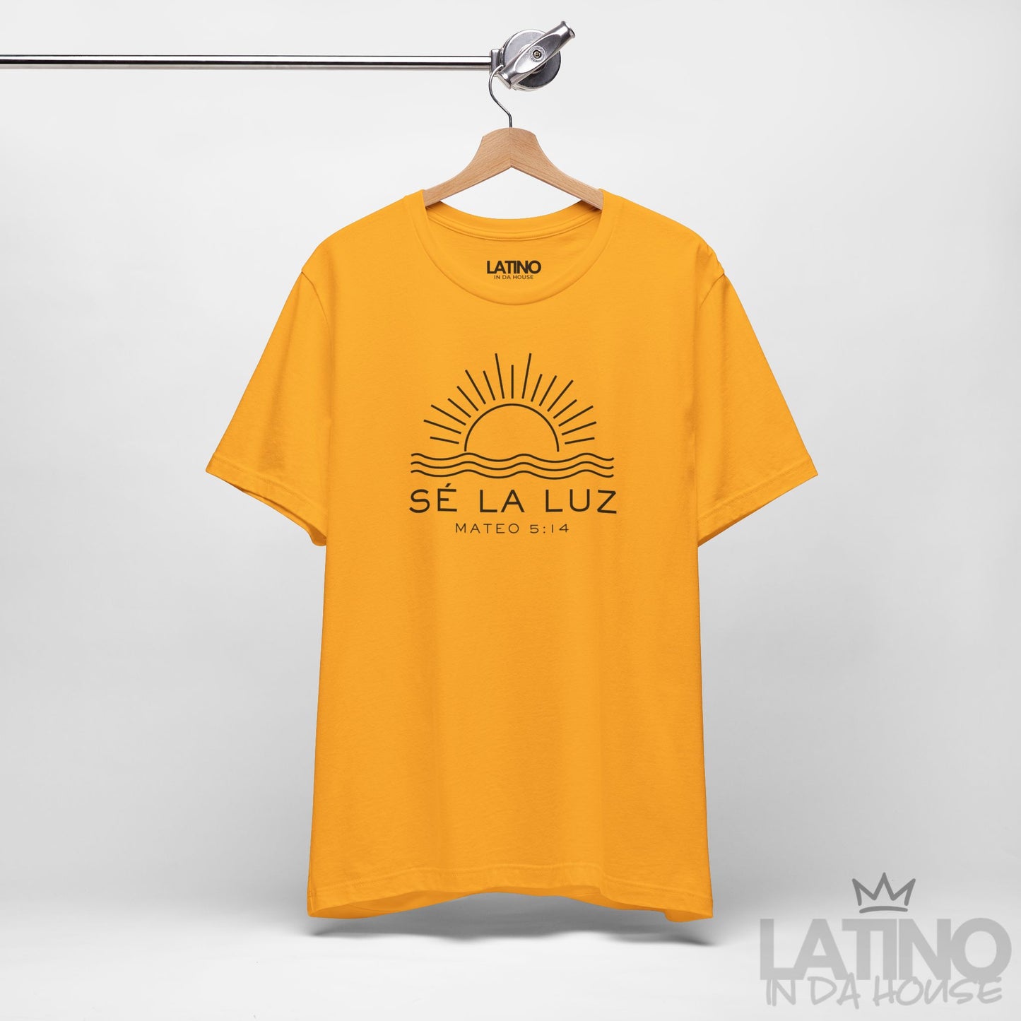 “Sé La Luz” T-Shirt | Mateo 5:14 Faith Tee