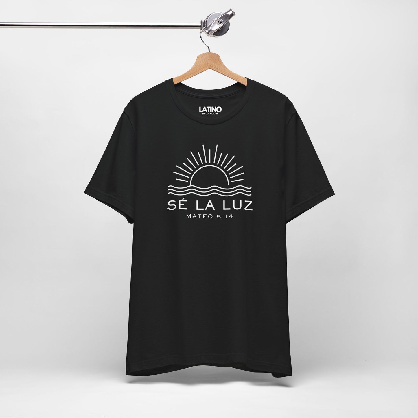 “Sé La Luz” T-Shirt | Mateo 5:14 Faith Tee