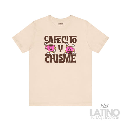 Cafecito y Chisme T-Shirt in soft cream with pink cartoon cups and brown retro font – Latino In Da House