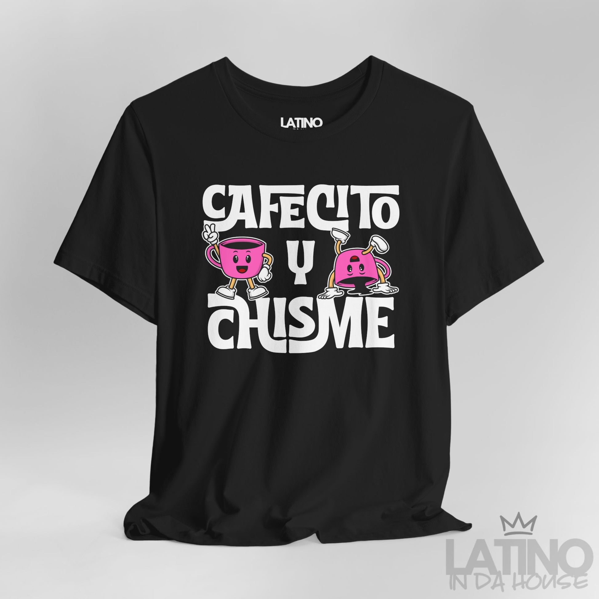 Close-Up-Cafecito y Chisme T-Shirt in black with pink cartoon coffee cups and bold white text – Latino In Da House