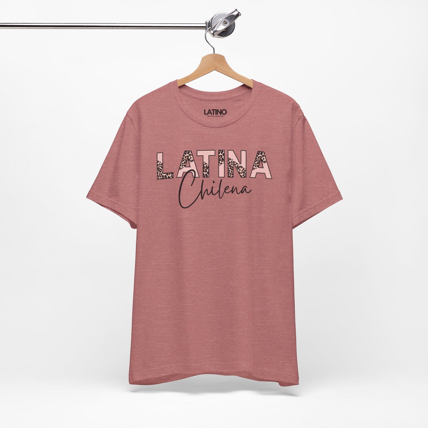 "Latina Chilena Leopard Print" T-Shirt