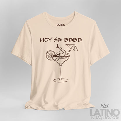 Close-up of soft cream T-shirt design with Hoy Se Bebe phrase and cocktail graphic. Latino In Da House 