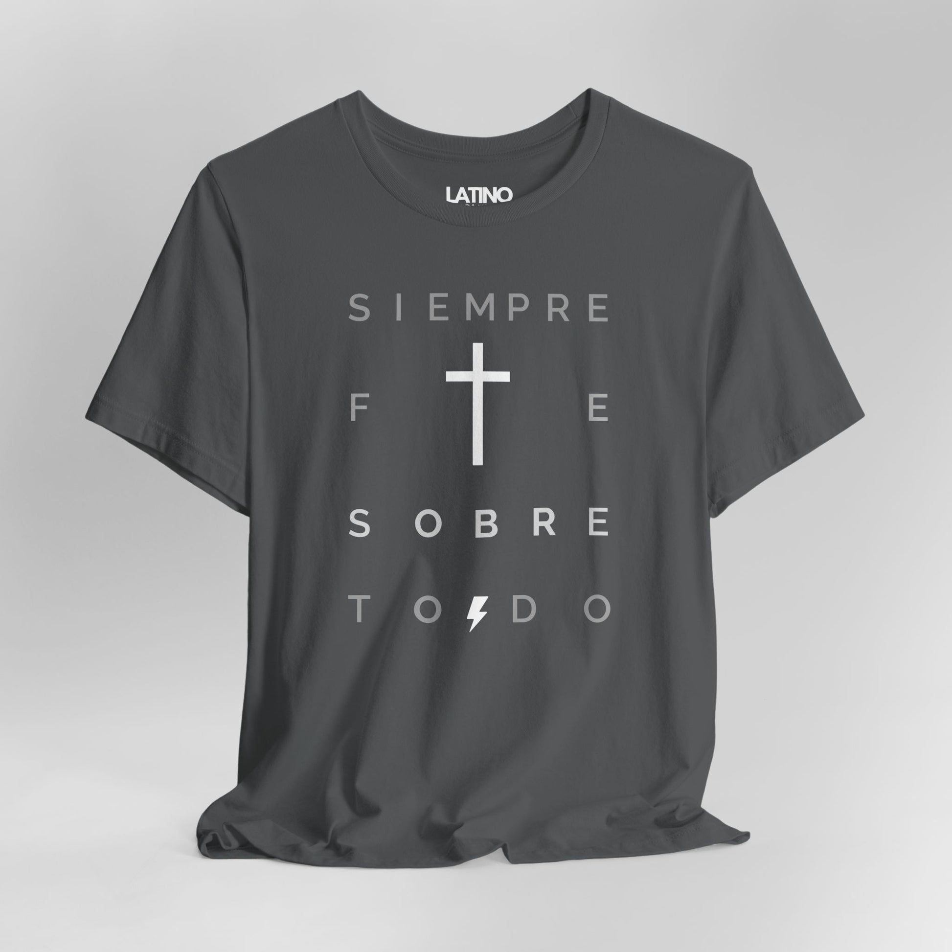 Close Up Siempre Fe Sobre Todo Latino Spanish Asphalt Grey T-Shirt. Latino In Da House