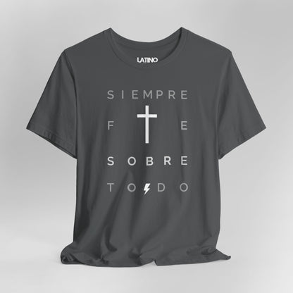 Close Up Siempre Fe Sobre Todo Latino Spanish Asphalt Grey T-Shirt. Latino In Da House
