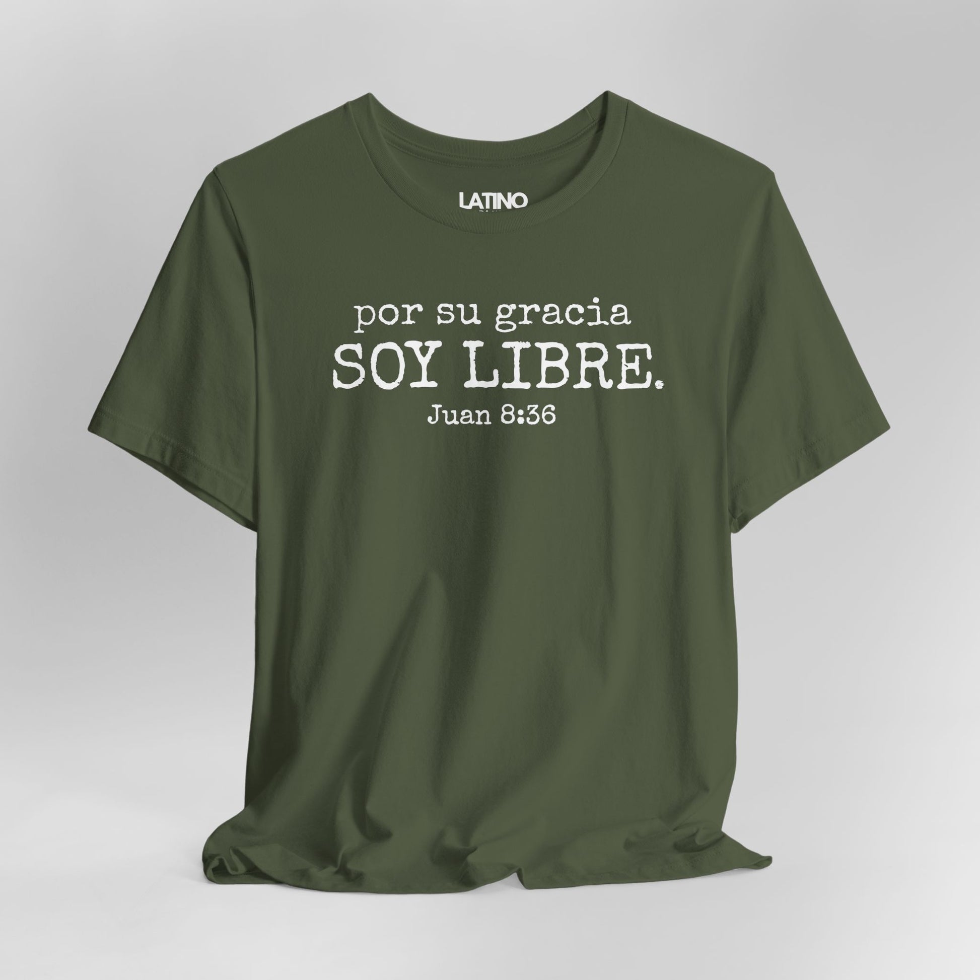 Close Up Por Su Gracia Soy Libre Juan 8:36. Latino green faith t-shirt.  Latino In Da House