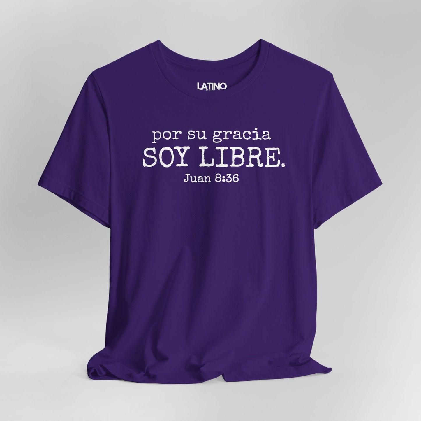 Close Up Por Su Gracia Soy Libre Juan 8:36. Latino purple faith t-shirt.  Latino In Da House
