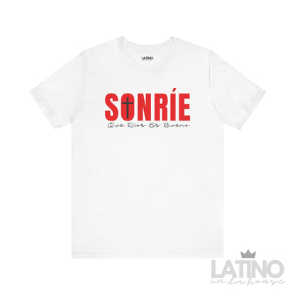 Sonríe Que Dios Es Bueno Christian T-Shirt with cross design in white